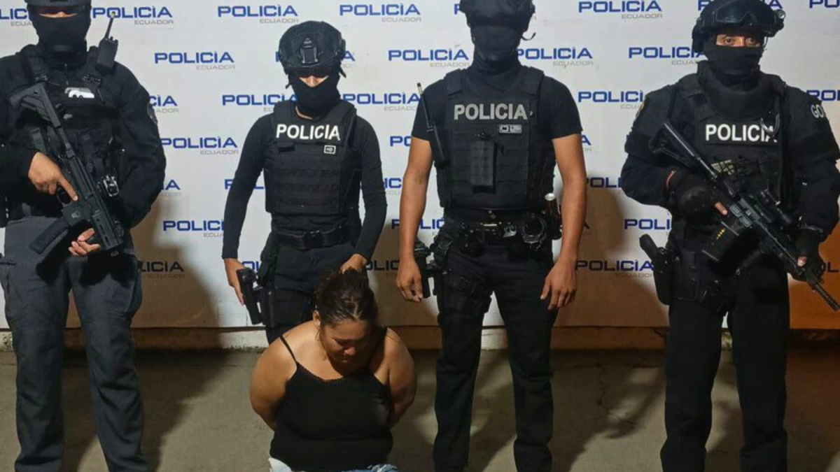 Una de las detenidas por caso de extorsión en El Oro.