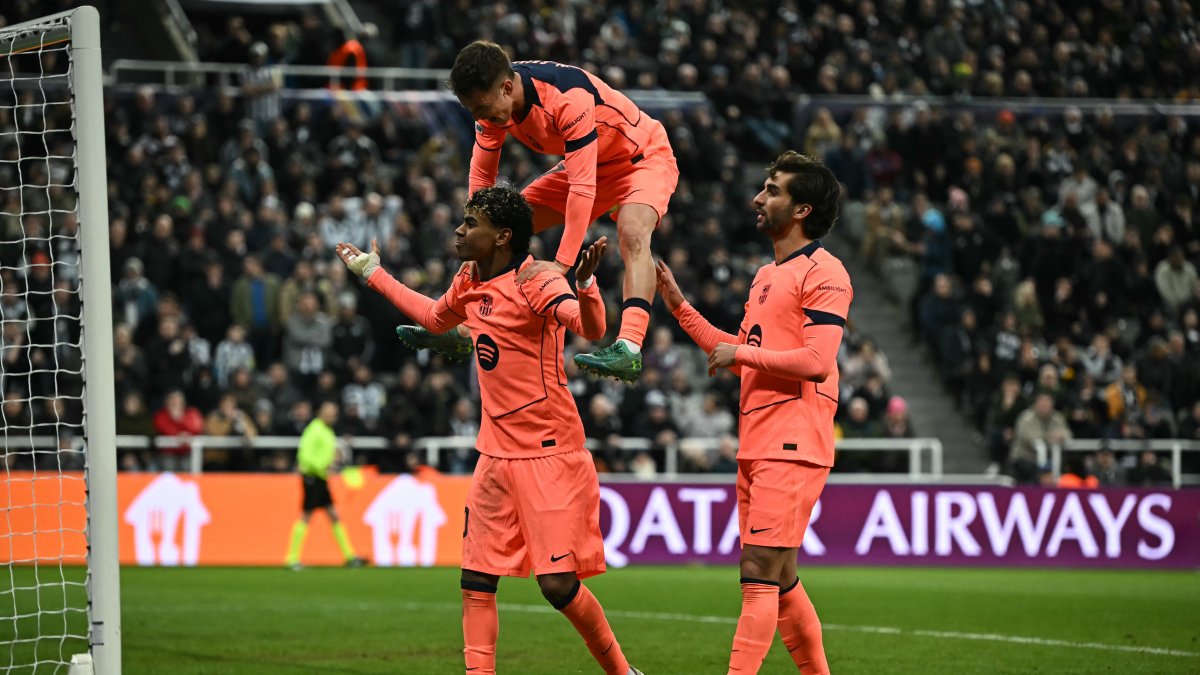 El Barça logró empatar la serie 1-1 en Inglaterra gracias al tanto de penalti de Lamine Yamal.