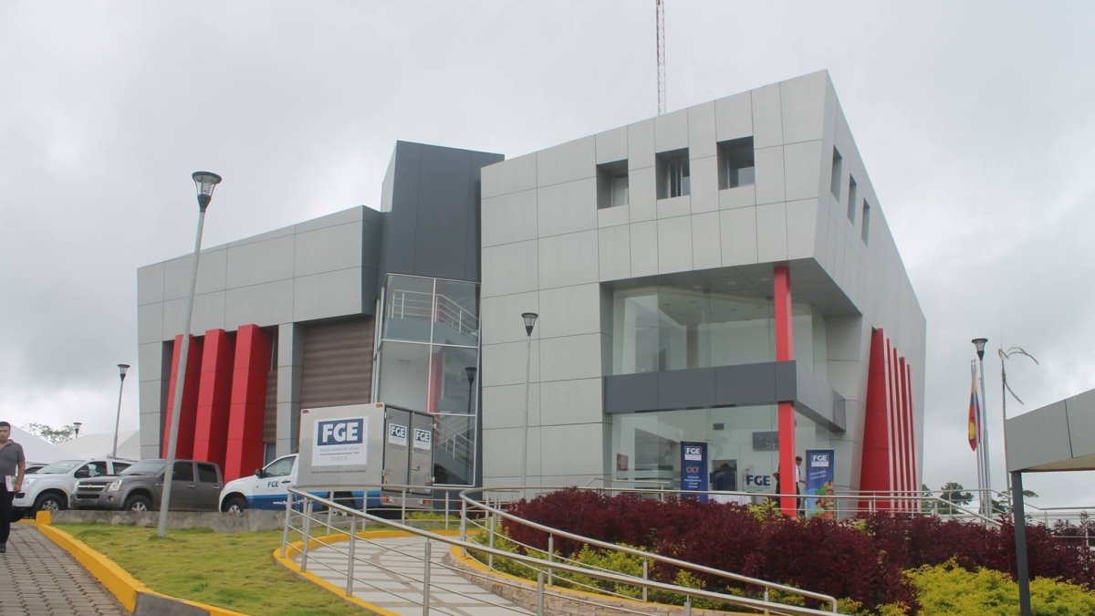 Ambos cuerpos fueron trasladados al Centro Forense de Lago Agrio, Sucumbíos.