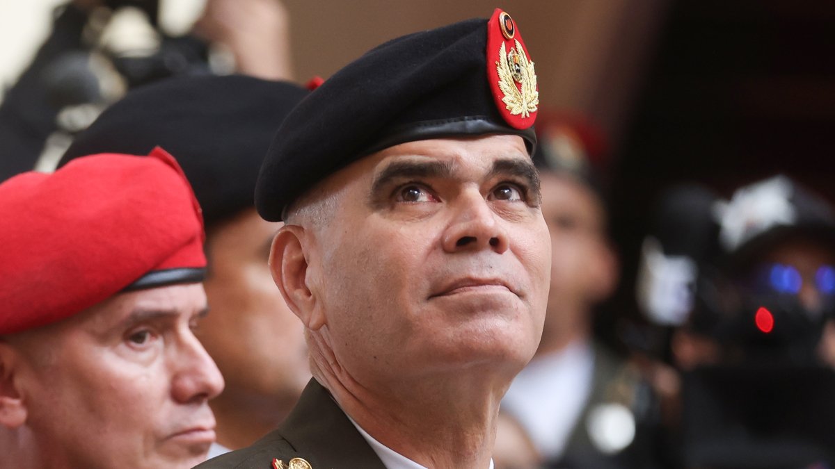 La presidenta encargada de Venezuela destituyó este miércoles a Padrino López tras más de una década como ministro de Defensa