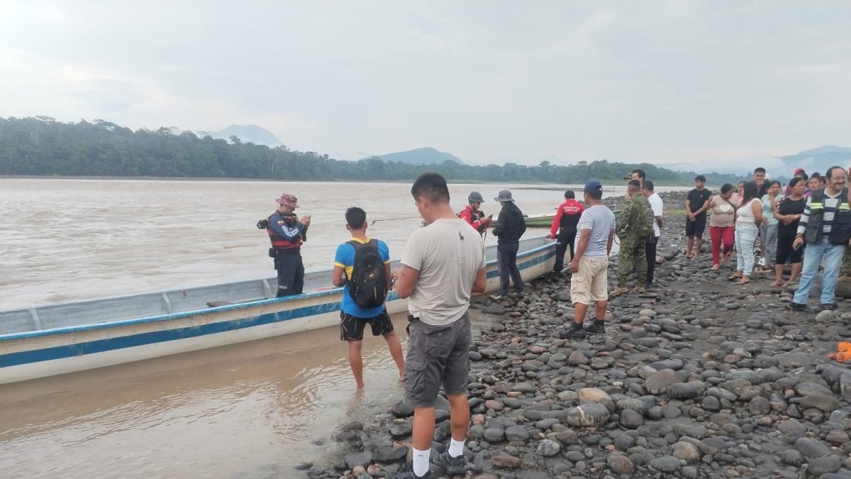 Equipos de rescate, incluidos los “hombres rana”, intensifican la búsqueda del sargento en el río Santiago