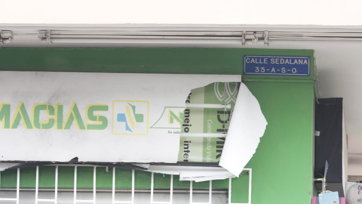 Daños materiales en farmacia del suroeste de Guayaquil.
