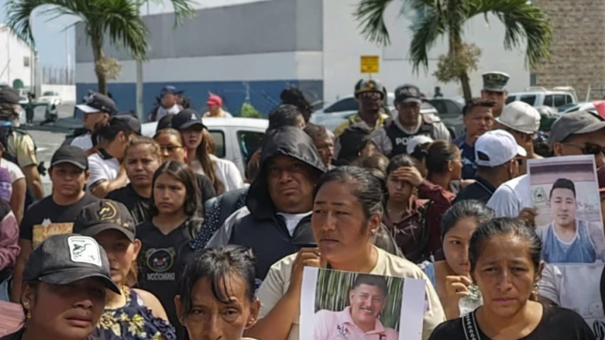 Los familiares de los pescadores piden que se intensifique la búsqueda