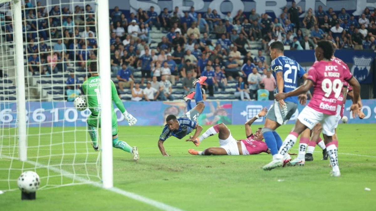 Emelec ganó en el estadio George Capwell.
