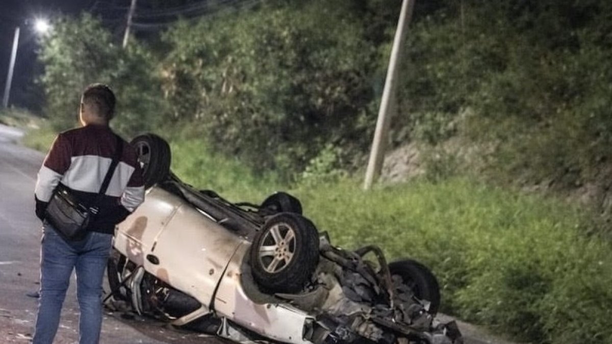 El vehículo fue hallado volcado en la vía Circunvalación de Manta. la madrugada de este sábado 21 de marzo