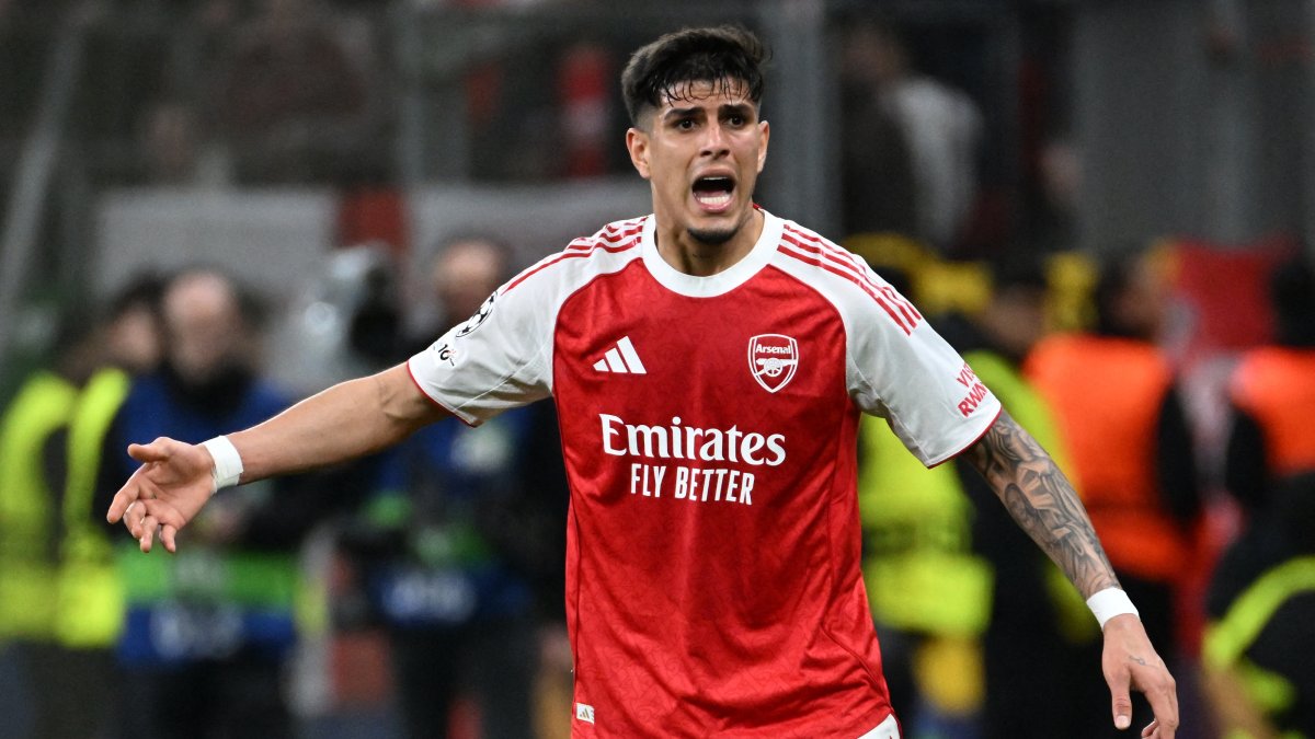 Piero Hincapié será titular en la zaga de Arsenal.