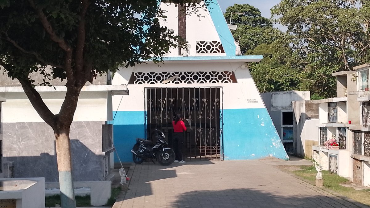 En la morgue del cantón Naranjal identificaron a los fallecidos.