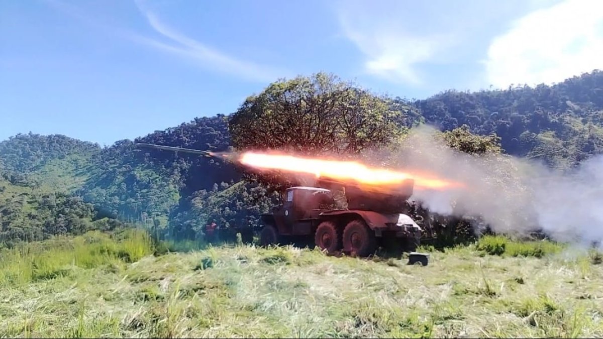 Militares destruyen bocaminas y logística de grupos armados vinculados a la minería ilegal.