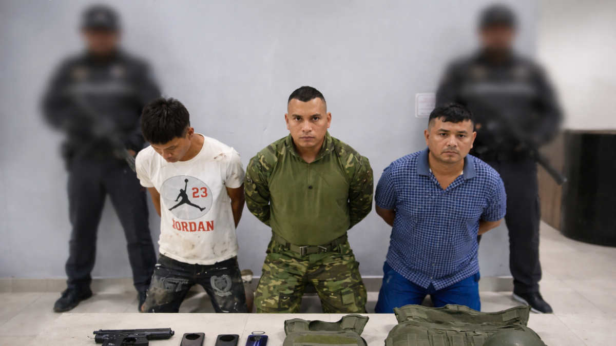 Los tres sujetos se hacían pasar por militares para delinquir.