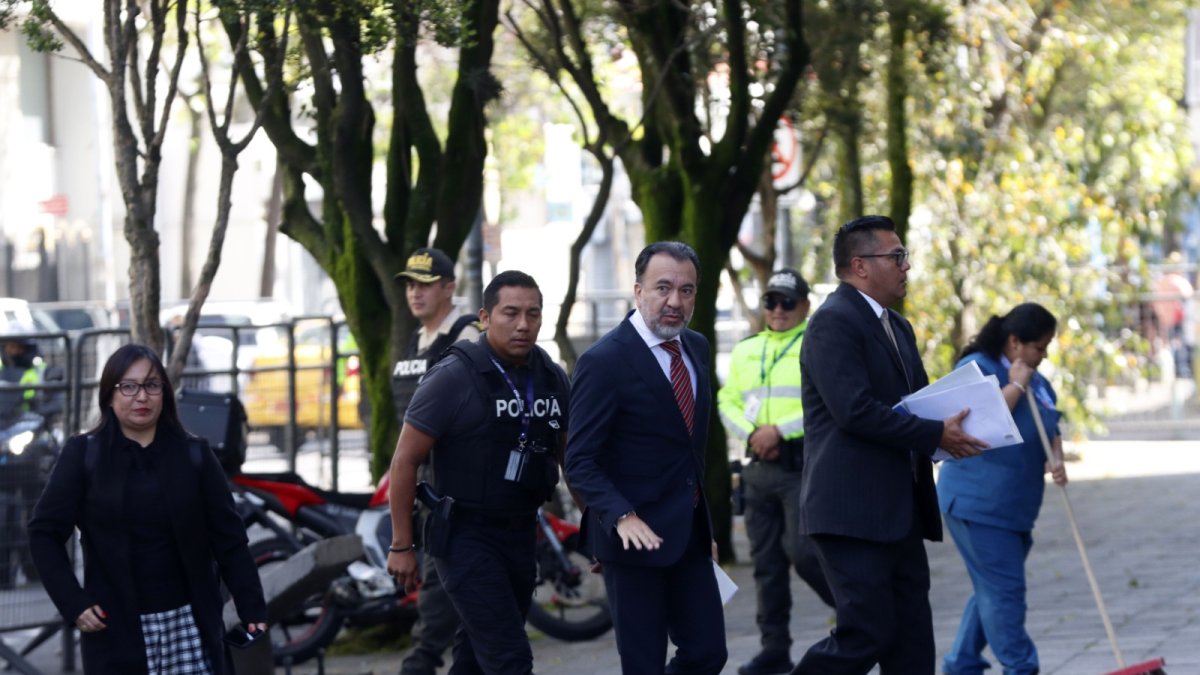 La mañana de este martes 24 de marzo, Pabel Muñoz compareció en la Fiscalía por el caso trolebuses