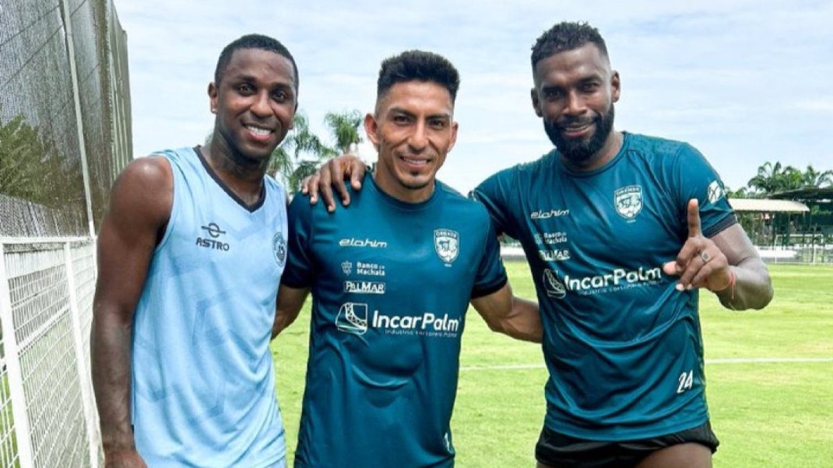 Gabriel Achilier (d) tendrá su segundo periodo con la camiseta de Orense.