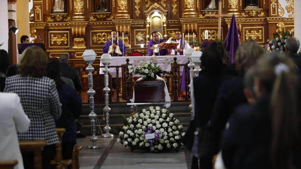 Las honras fúnebres se hicieron en la iglesia de Cotocollao, norte de la ciudad.