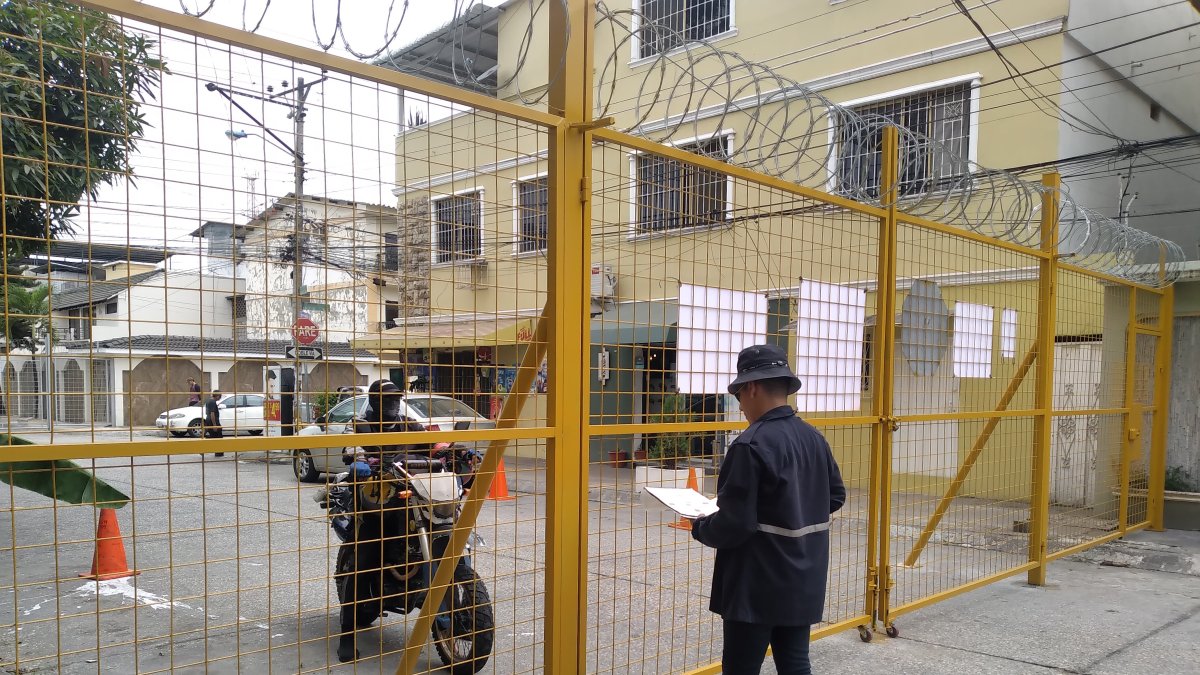 Municipio de Guayaquil extiende plazo para regularizar rejas.