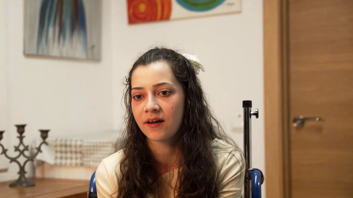 La joven de 25 años atraviesa un proceso que ha generado debate político y social.