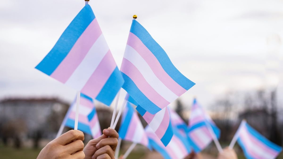 La pareja presentó la denuncia ante el Ministerio de Educación.