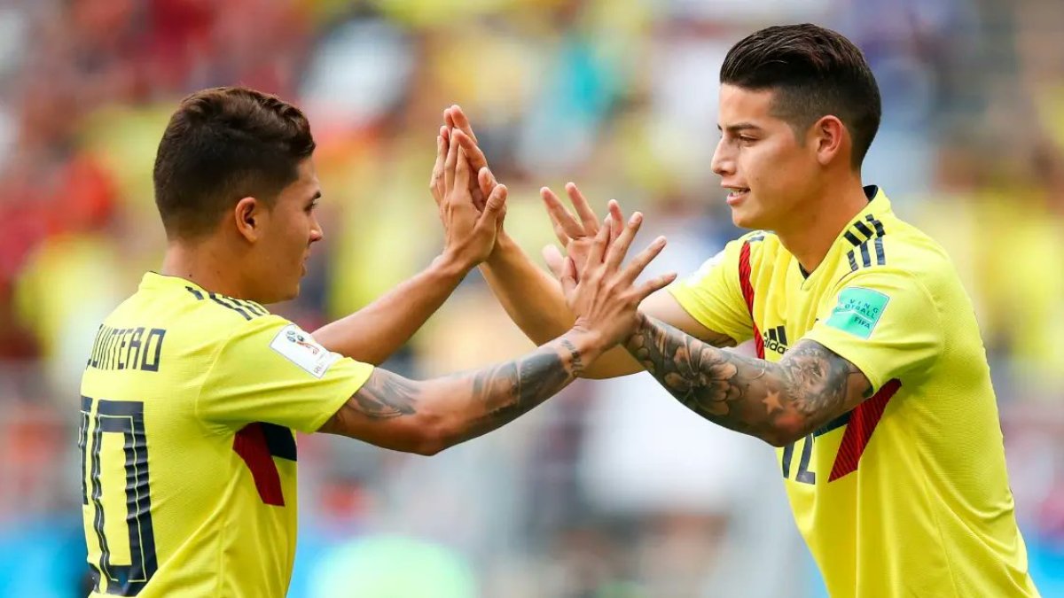 James Rodríguez (d) es el referente ofensivo de Colombia.