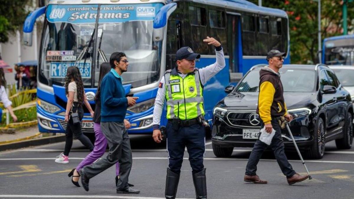 Conoce cómo rige el pico y placa en Quito.