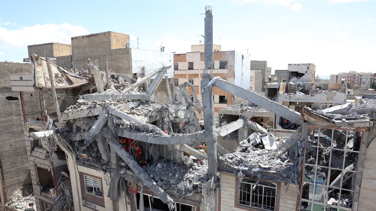 Miles de personas han dejado sus hogares luego de los ataque a los barrios de Teherán, Irán.