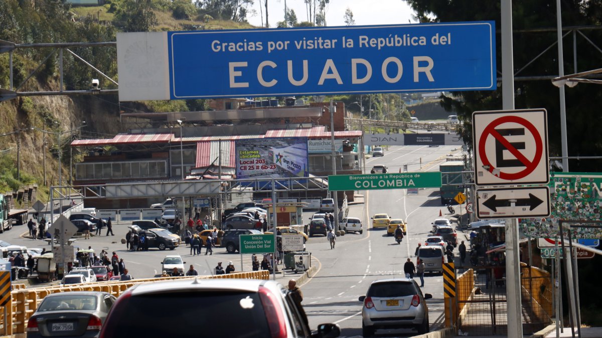 La Iglesia busca calmar la tensión tras la guerra comercial, el cierre fronterizo y el incidente de la bomba que elevó el conflicto entre Noboa y Petro.