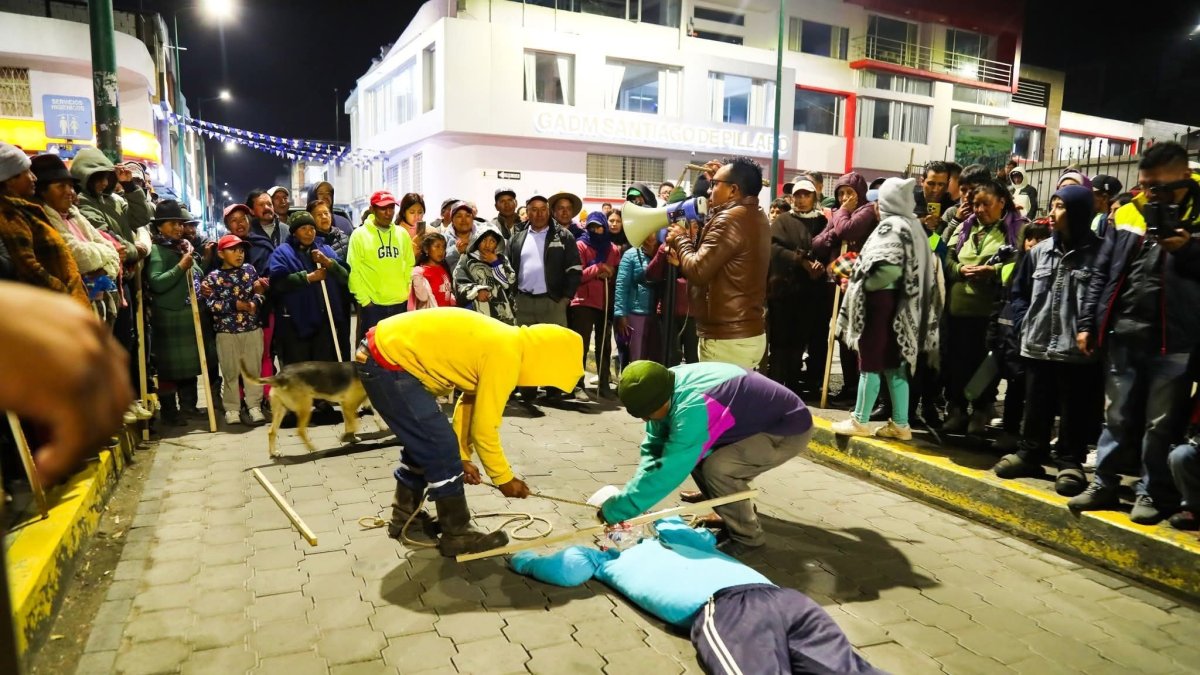 En Píllaro hicieron un plantón tras la captura de los sujetos que intentaron robar en una fábrica.