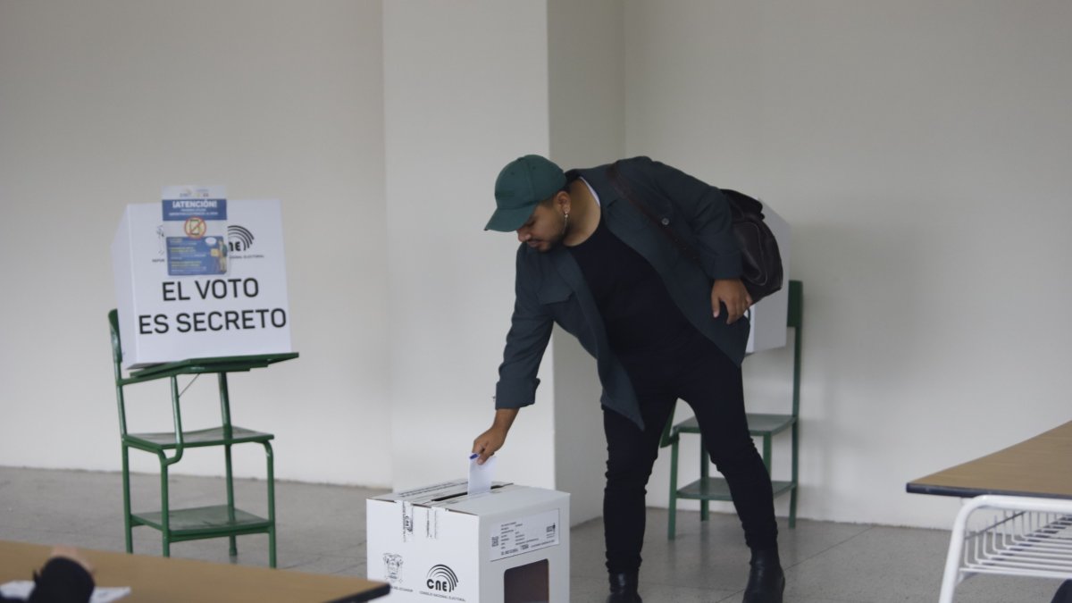 El CNE aprobó adelantar las elecciones seccionales.