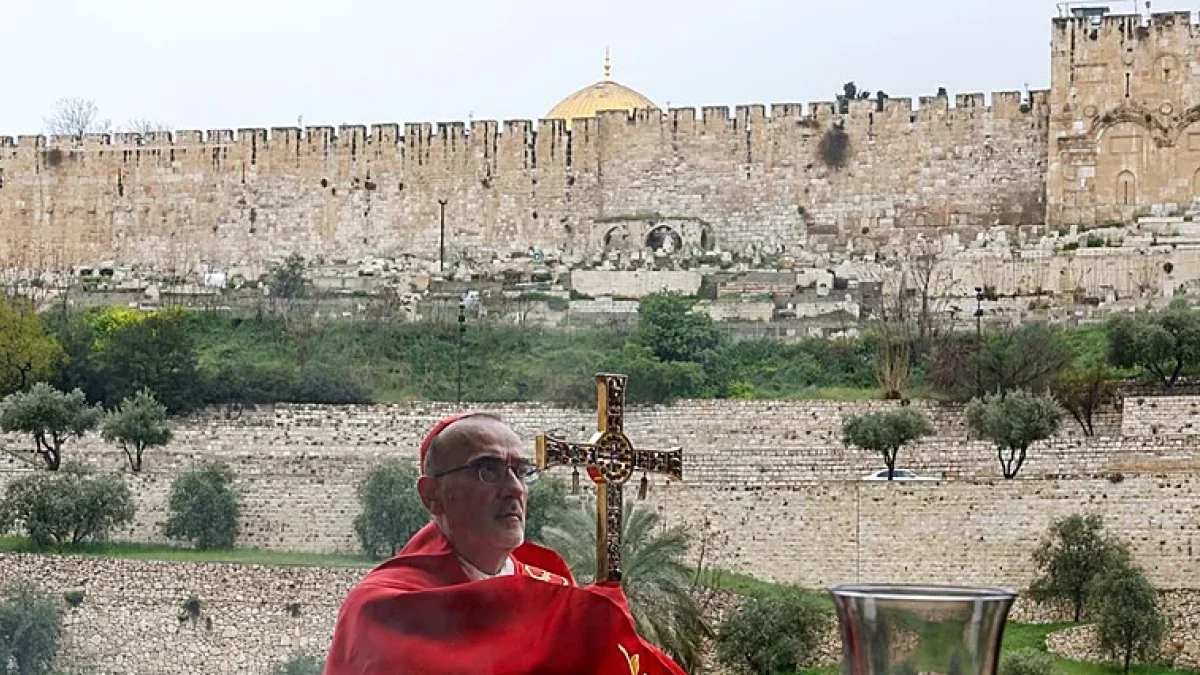 Pizzaballa quiso oficiar ayer durante el Domingo de Ramos una bendición y misa privada, con tan solo otras tres personas