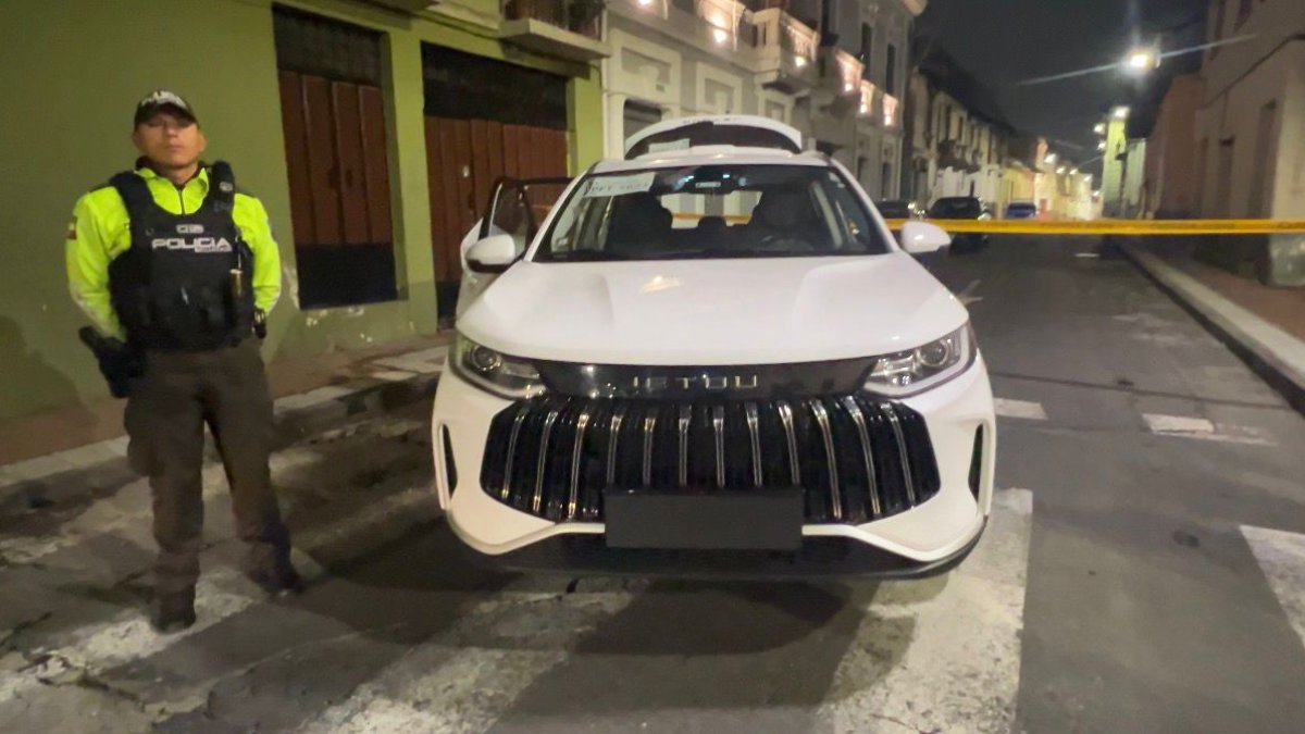 El vehículo fue ubicado en el Centro Histórico de Quito.