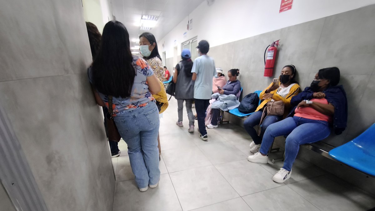 La falta de reactivos obliga a los pacientes a esperar citas por meses.