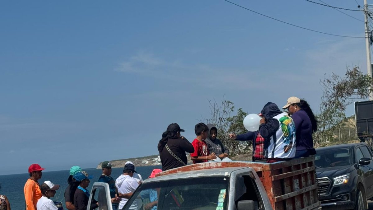 Habitantes de San Mateo reciben con alegría y emoción a los pescadores rescatados, en una caravana llena de fe, música y esperanza tras días de incertidumbre.