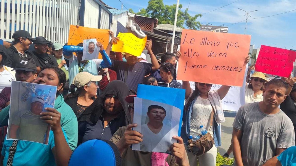 Familiares de los pescadores llegaron a la Capitanía a pedir que los busquen.