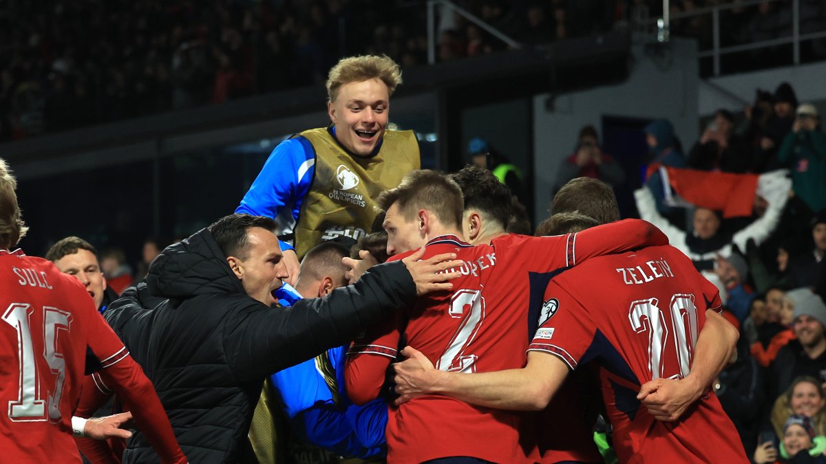 Los jugadores de República Checa festejaron eufóricos su paso definitivo al Mundial.