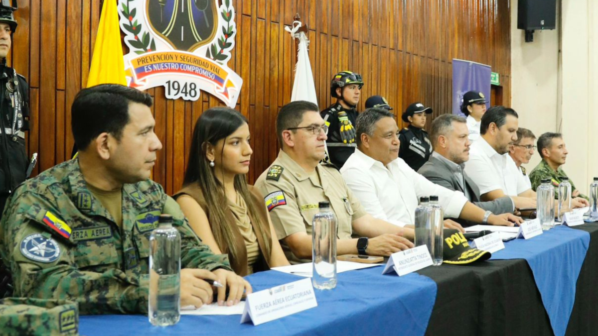 Autoridades supervisan medidas de seguridad en zonas de alta concurrencia para proteger a turistas y ciudadanos.