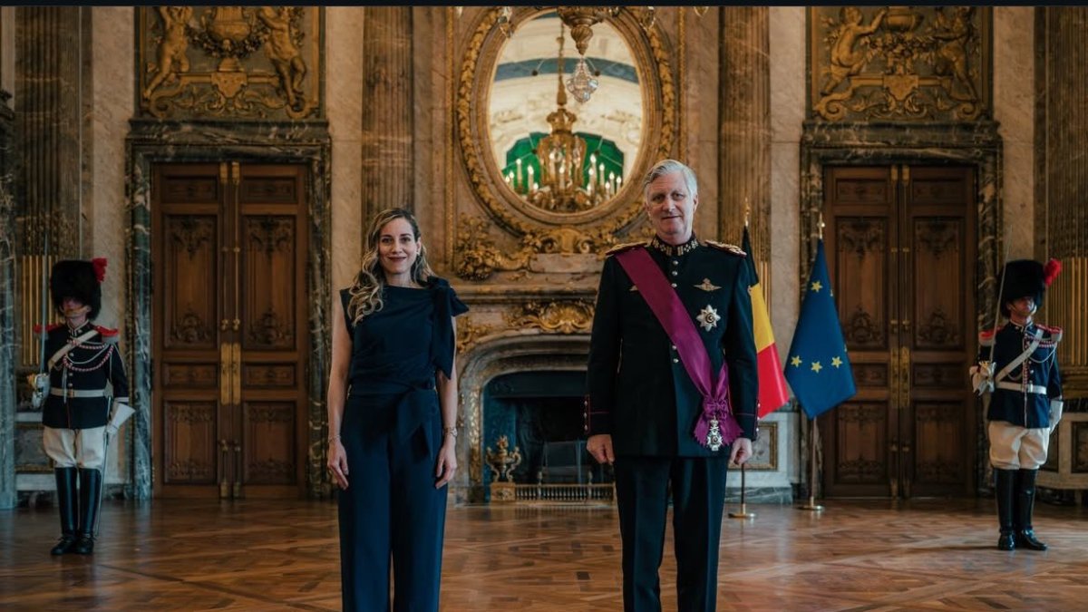 La excandidata presidencial compartió la imagen para dar a conocer su encuentro con el representante de la monarquía belga.