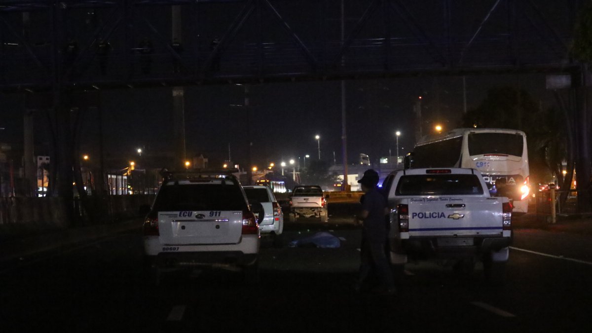 Las unidades de Criminalística y Medicina Legal levantaron los indicios balísticos y los cadáveres.