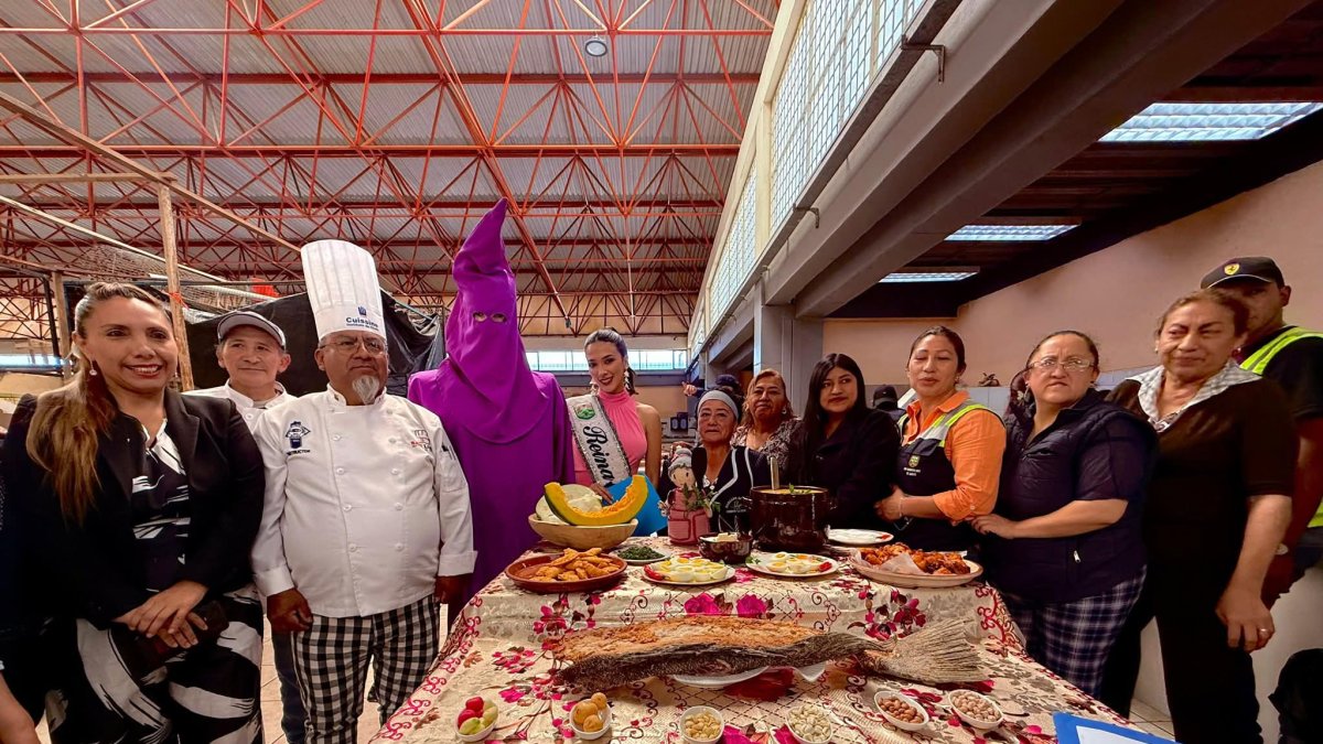 La reina de Ambato Martina Salcedo y el jurado evaluaron sabor, presentación y creatividad en cada fanesca.