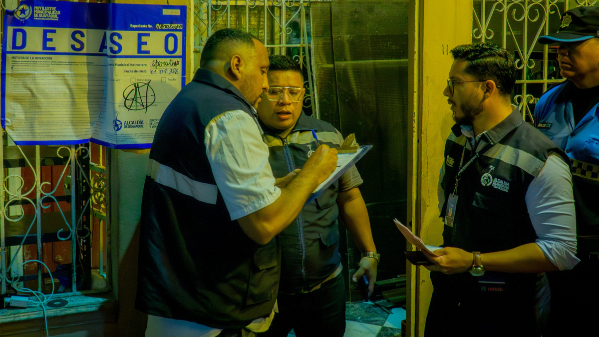 Autoridades clausuran cangrejales en Sauces 6 por incumplir normas sanitarias y municipales.