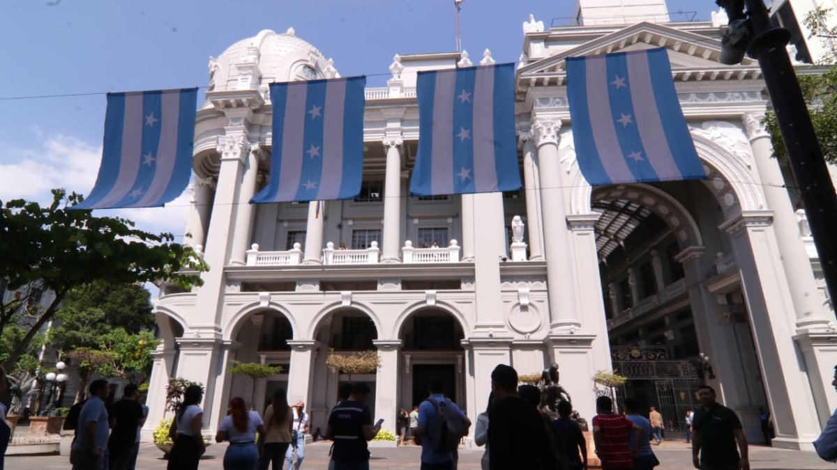 Exteriores del Municipio de Guayaquil, este 2 de abril.