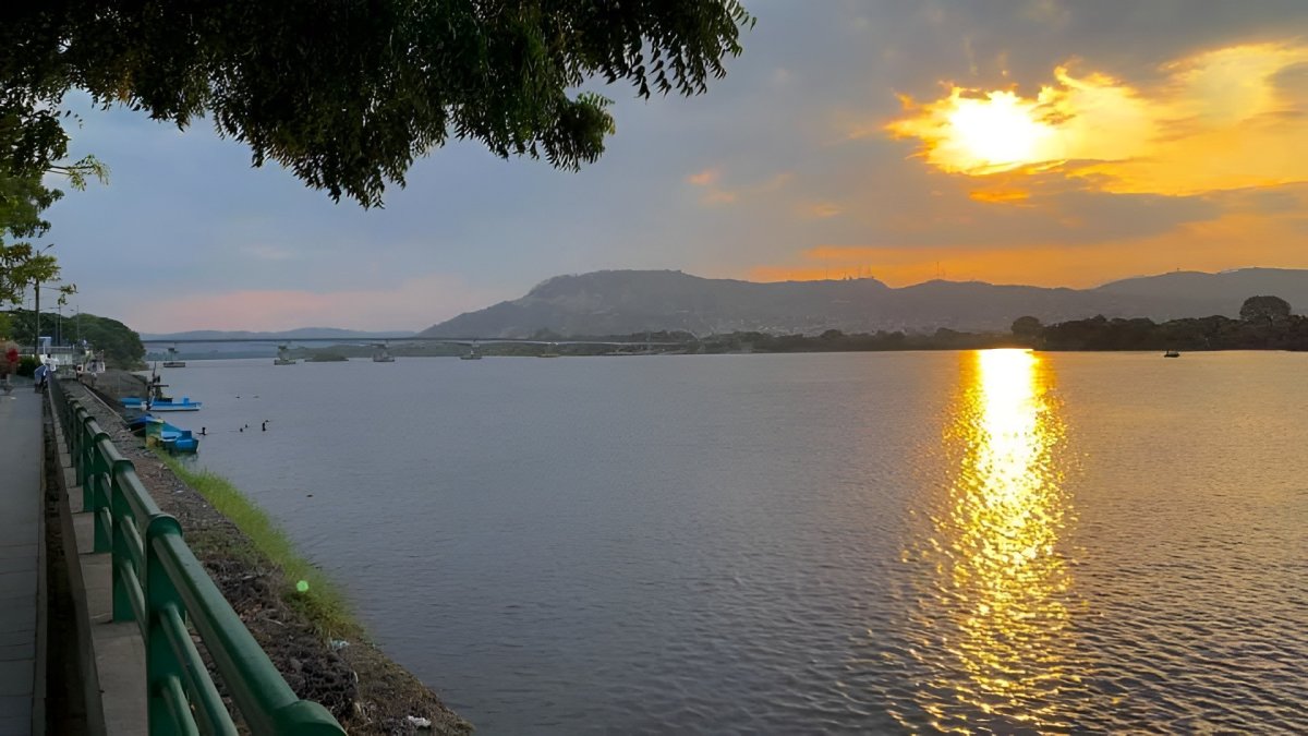 En el malecón se puede admirar cómo las tardes se transforman en un espectáculo.