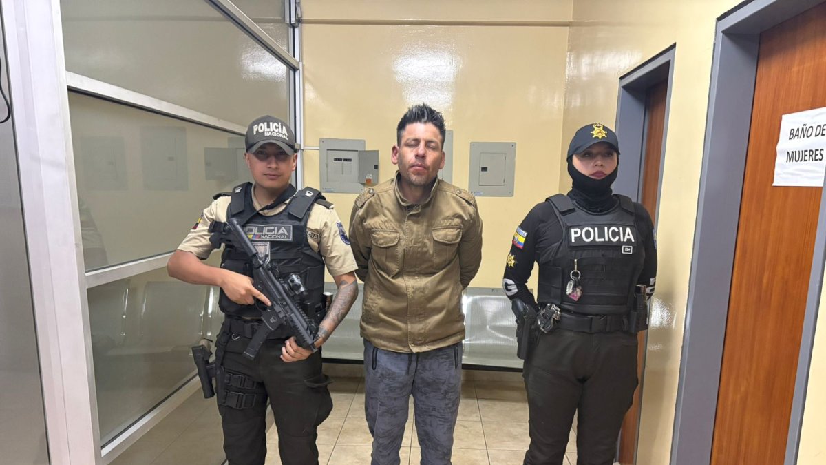 El sujeto les dijo a los policías que era parte de la banda criminal de Los Choneros.