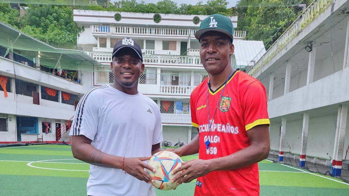 El fútbol unió a Valencia y Wila en Quinindé para formar nuevos talentos en la academia Real Sociedad.