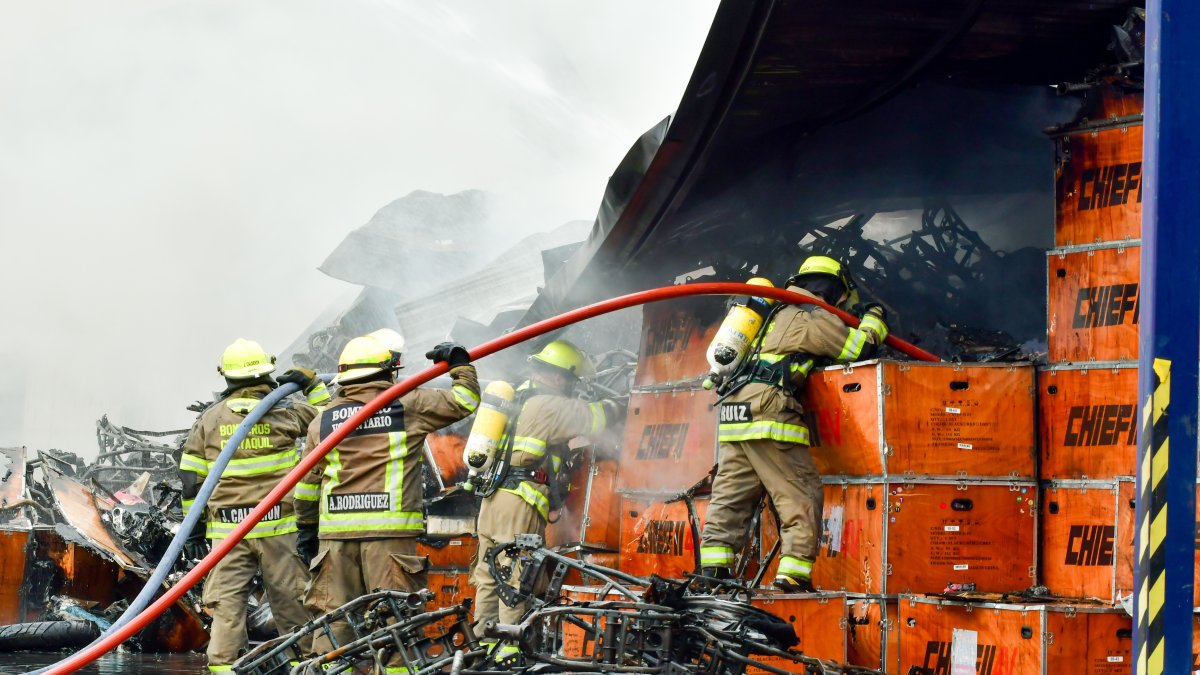 En línea de fuego: así operan los bomberos en incendios, rescates y emergencias en Guayaquil