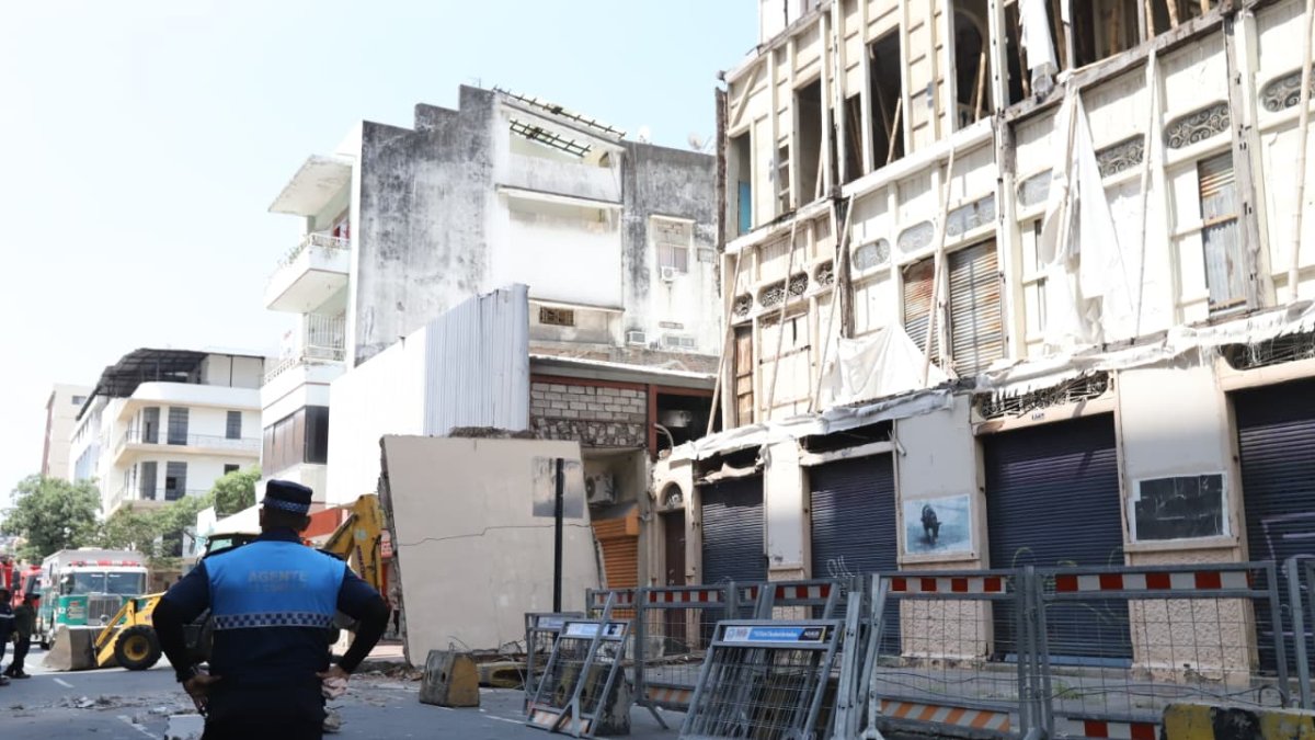 Elo colapso de pared en pleno centro de Guayaquil