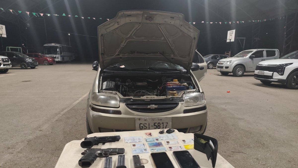 Uno de los sospechosos que fueron detenidos es menor de edad.