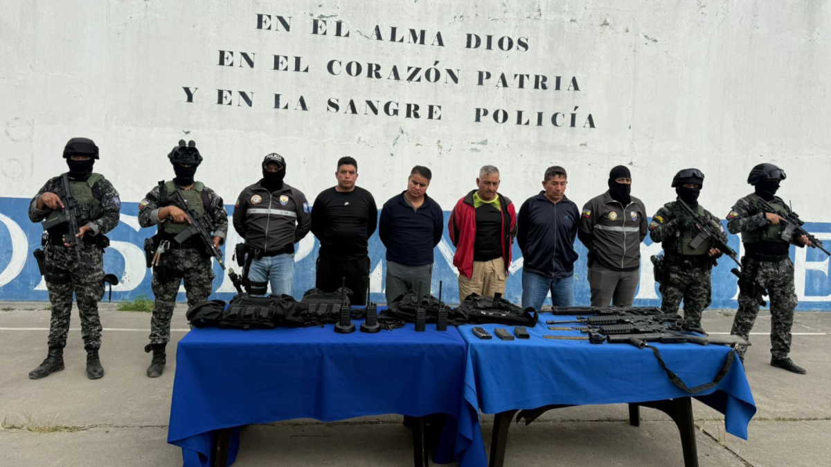 Los detenidos en Camilo Ponce Enríquez, en imagen compartida por John Reimberg.
