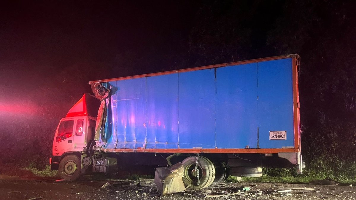 Este camión está involucrado en el accidente de tránsito en Colta.
