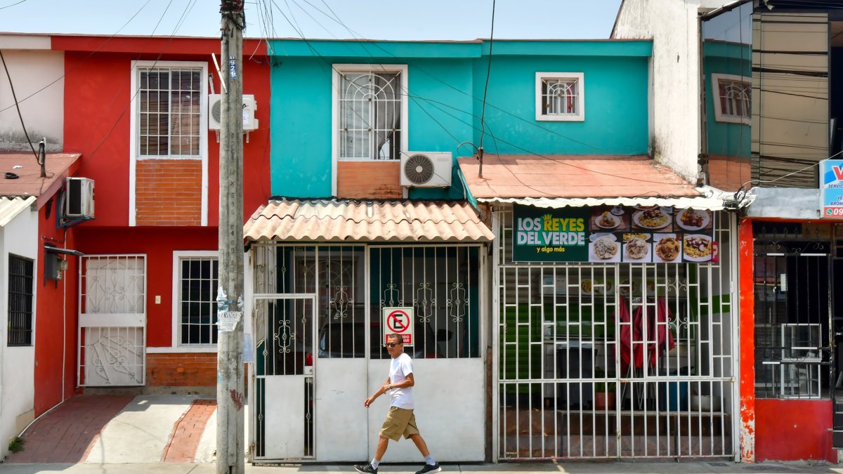 El acto criminal se produjo en los exteriores de un local comercial de venta de bolones.
