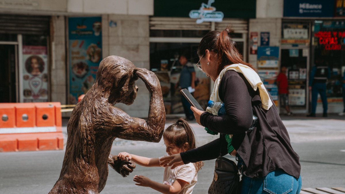 Una de las escultura ya ha sido instalada en la calle Panamá.