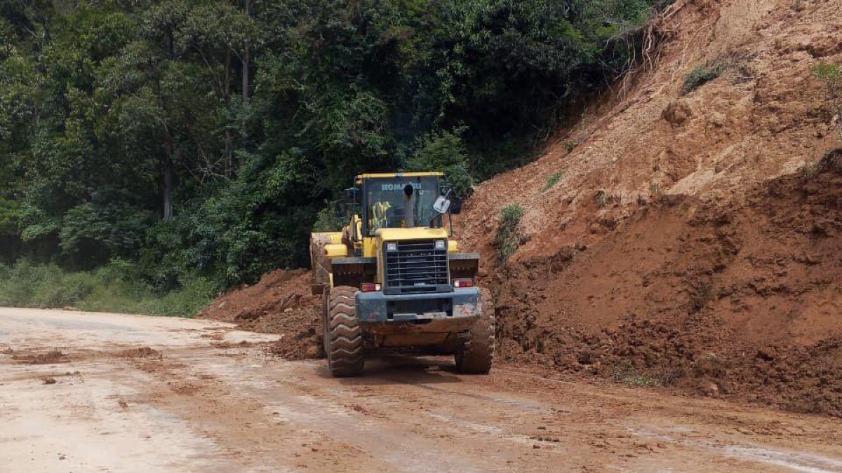 Imagen referencial. Trabajos de rehabilitación en la vía Guayaquil – Riobamba mantienen circulación controlada en varios tramos entre el 6 y 12 de abril de 2026.