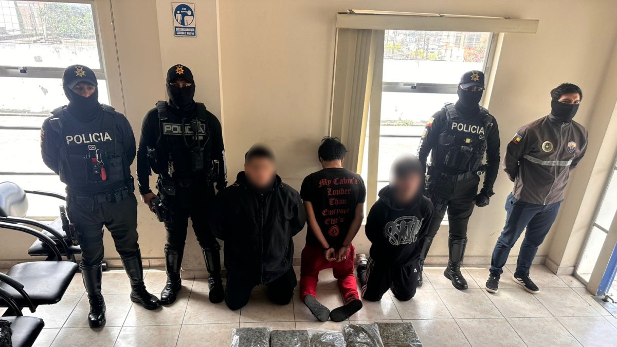 Tres sospechosos fueron aprehendidos en Loja tras un intento de fuga que llevó al hallazgo de más de 7 kilos de marihuana en una vivienda de Labanda.