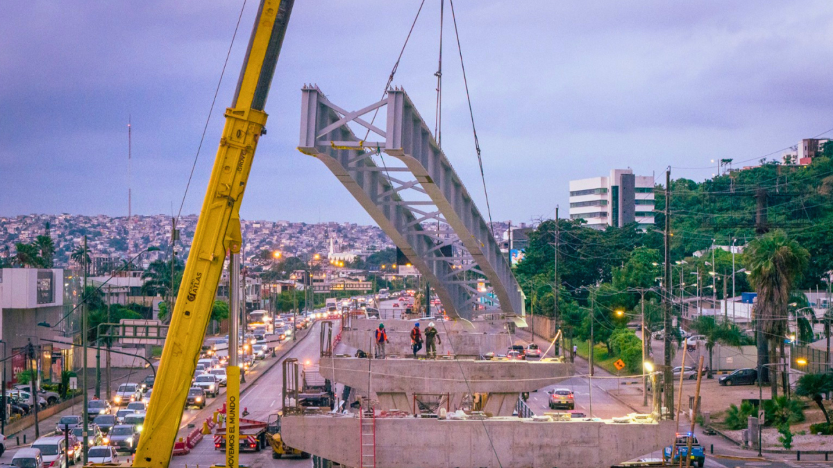 La obra del paso elevado registra un avance del 30%.